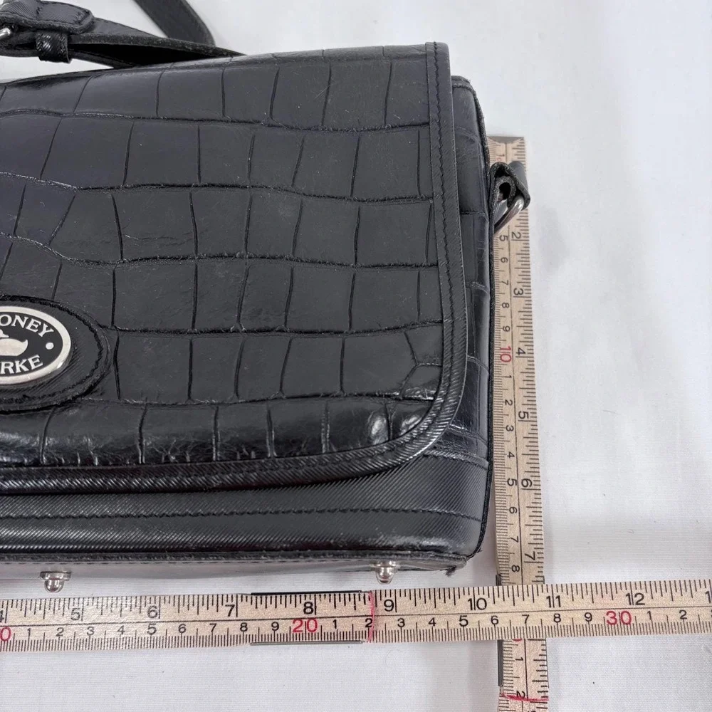 VTG Dooney & Bourke Black‎ Croc Embossed Leather Flap Shoulder Bag Purse